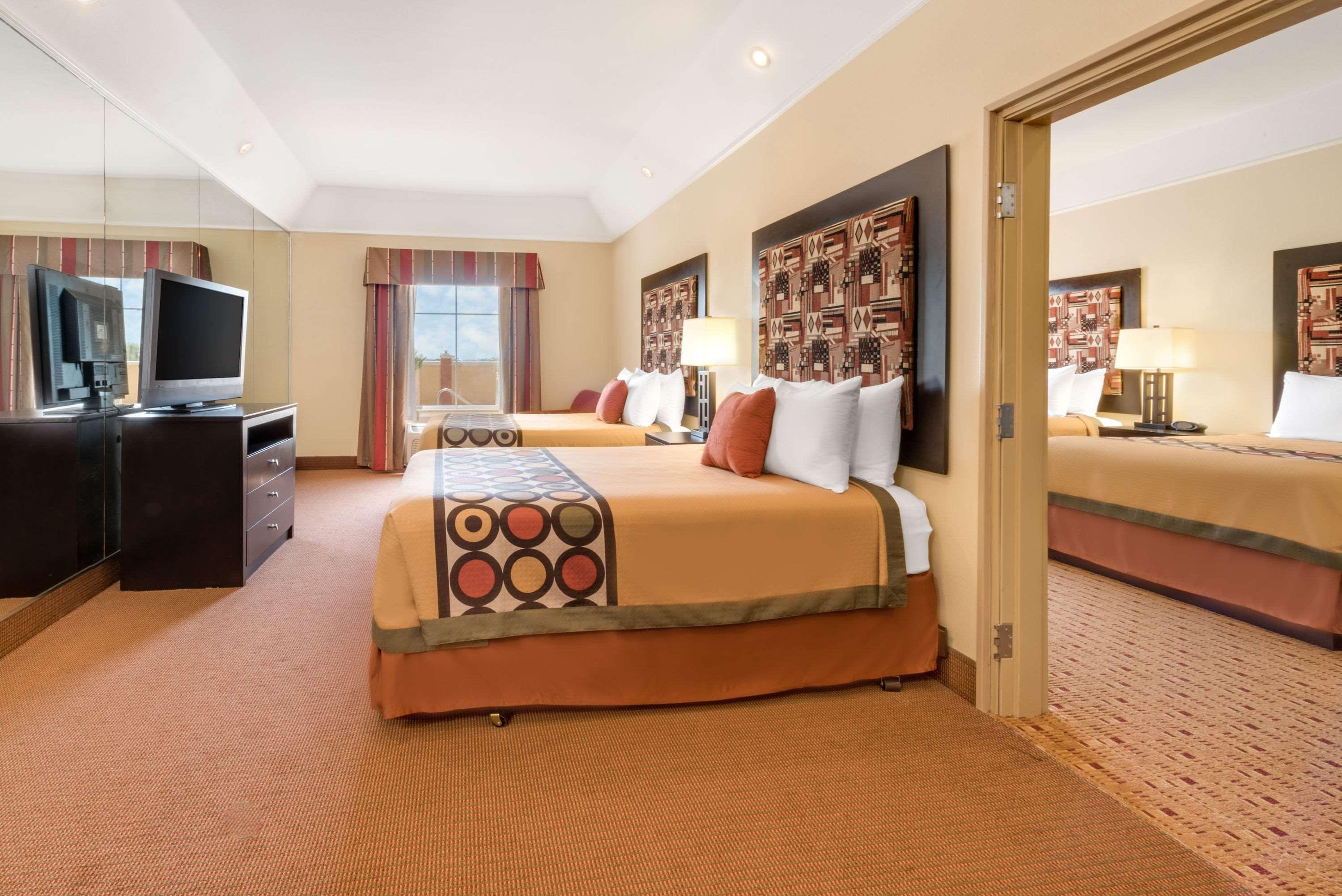 Super 8 By Wyndham Hidalgo At La Plaza Mall & Mcallen Airport Buitenkant foto