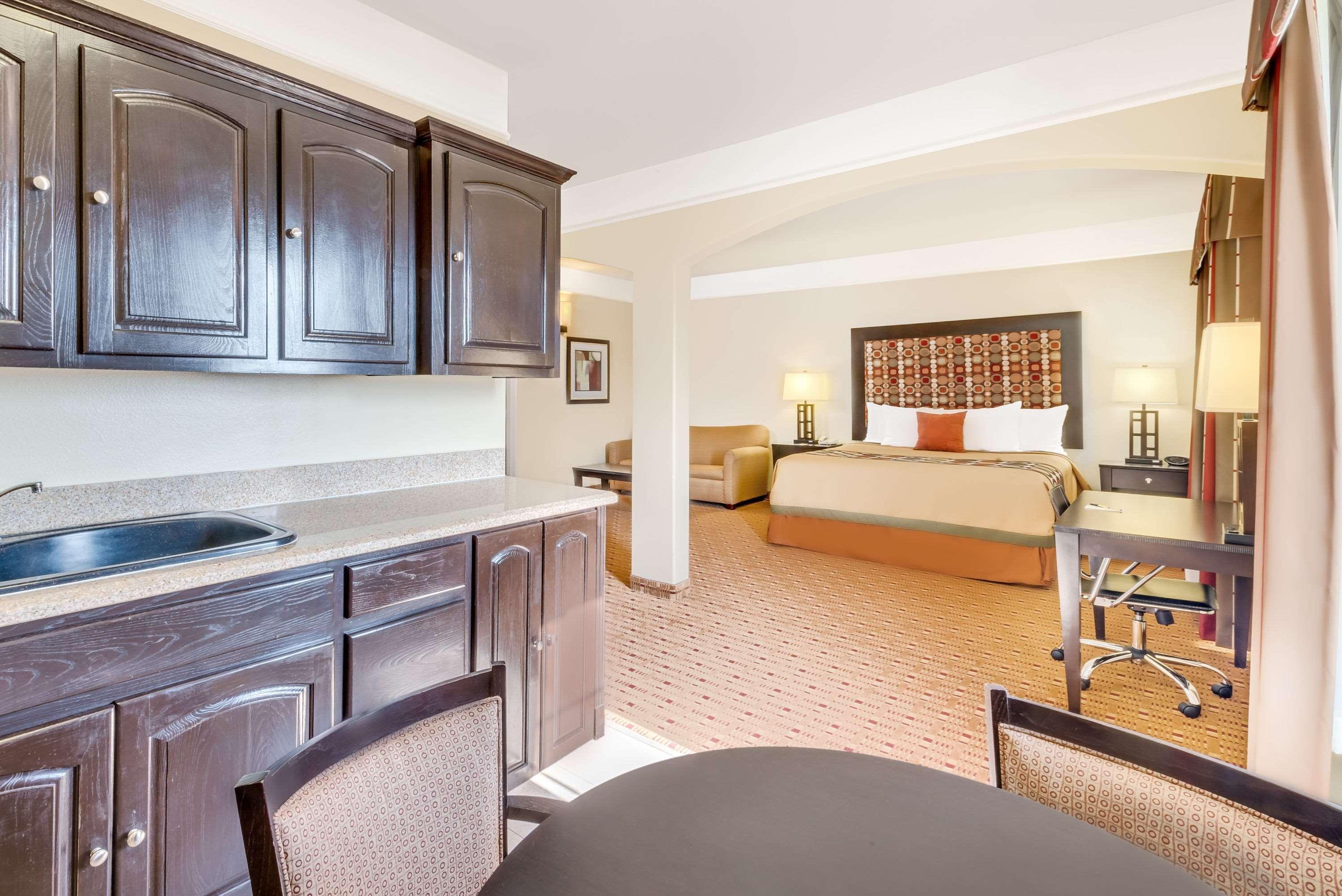 Super 8 By Wyndham Hidalgo At La Plaza Mall & Mcallen Airport Buitenkant foto