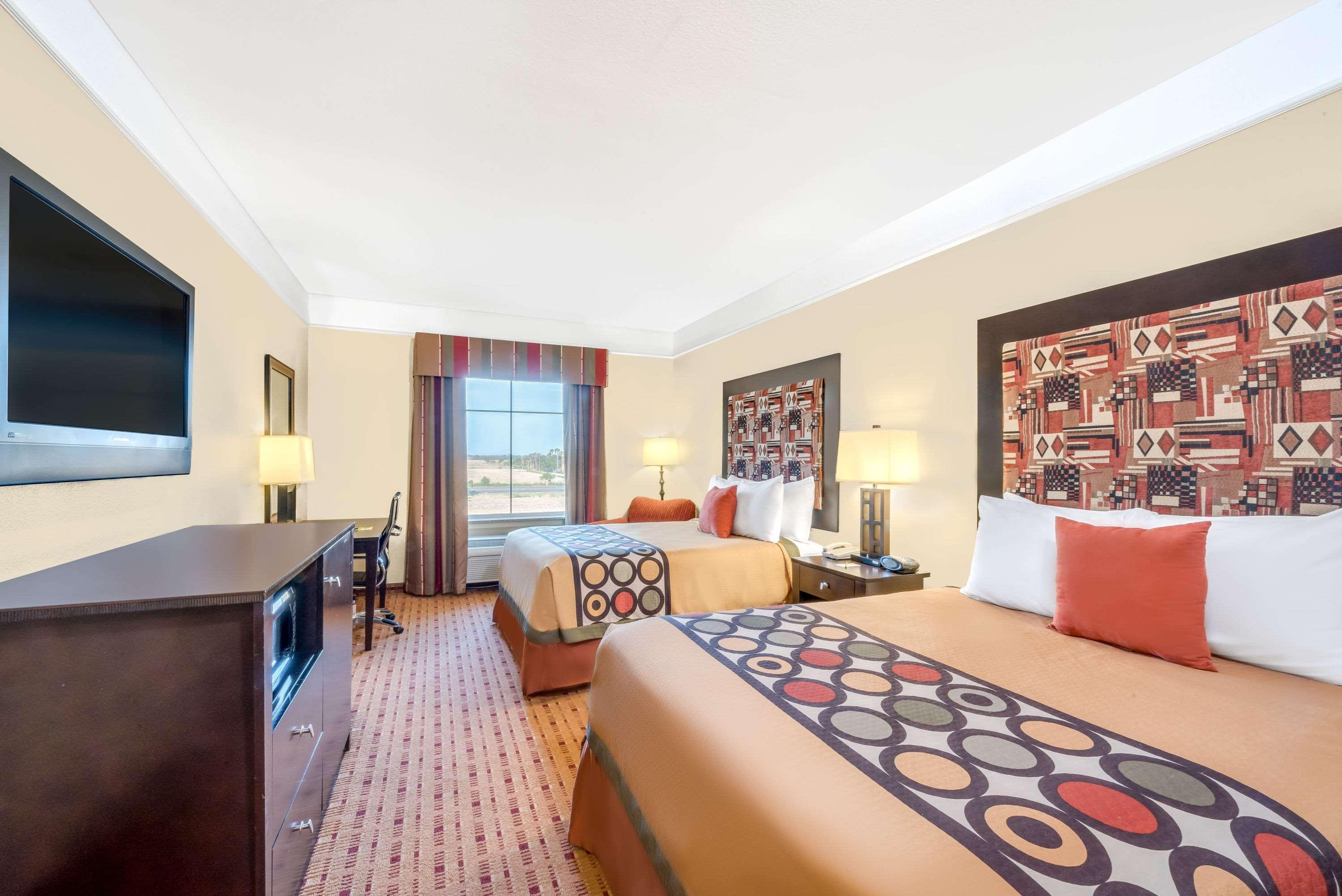 Super 8 By Wyndham Hidalgo At La Plaza Mall & Mcallen Airport Buitenkant foto