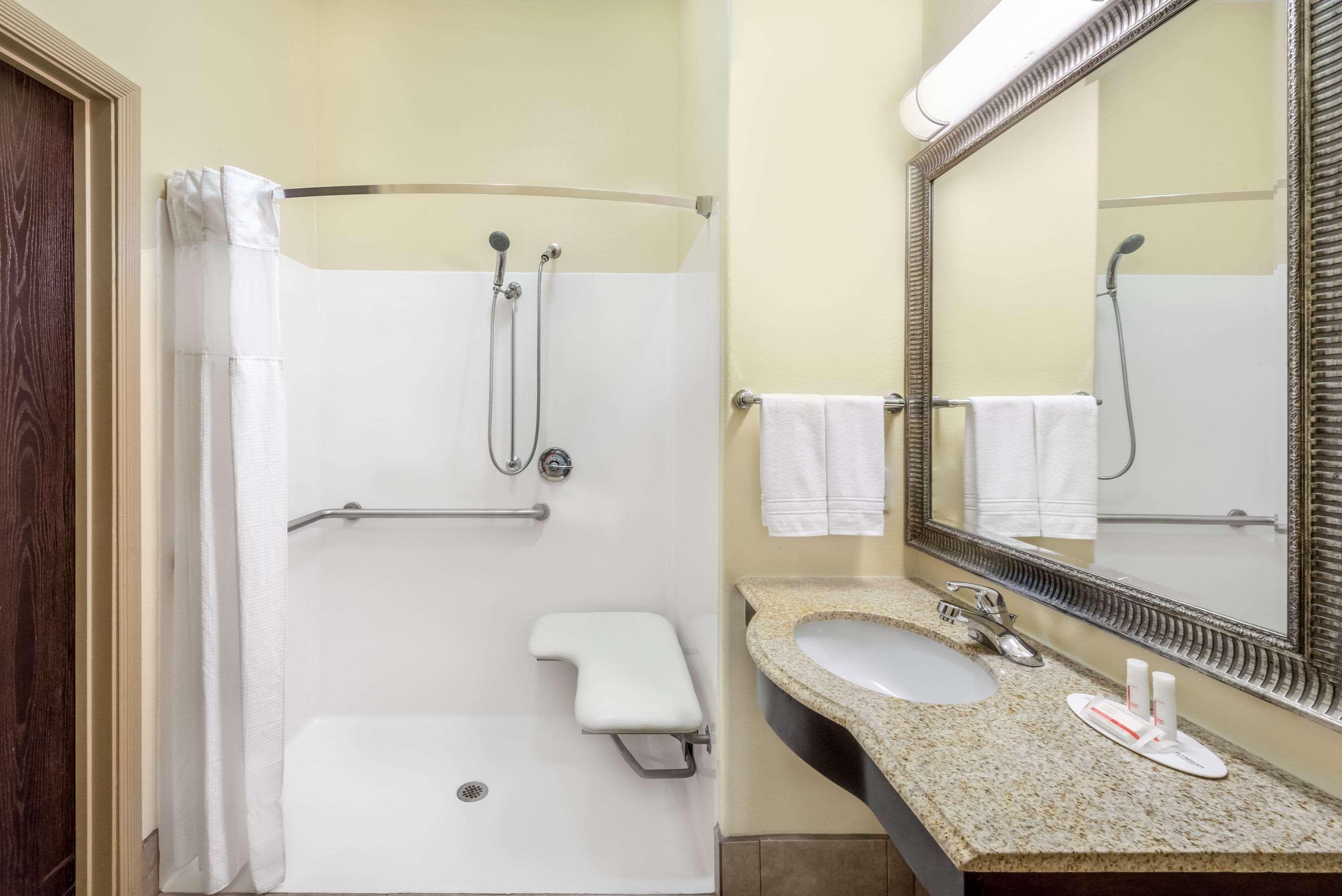 Super 8 By Wyndham Hidalgo At La Plaza Mall & Mcallen Airport Buitenkant foto
