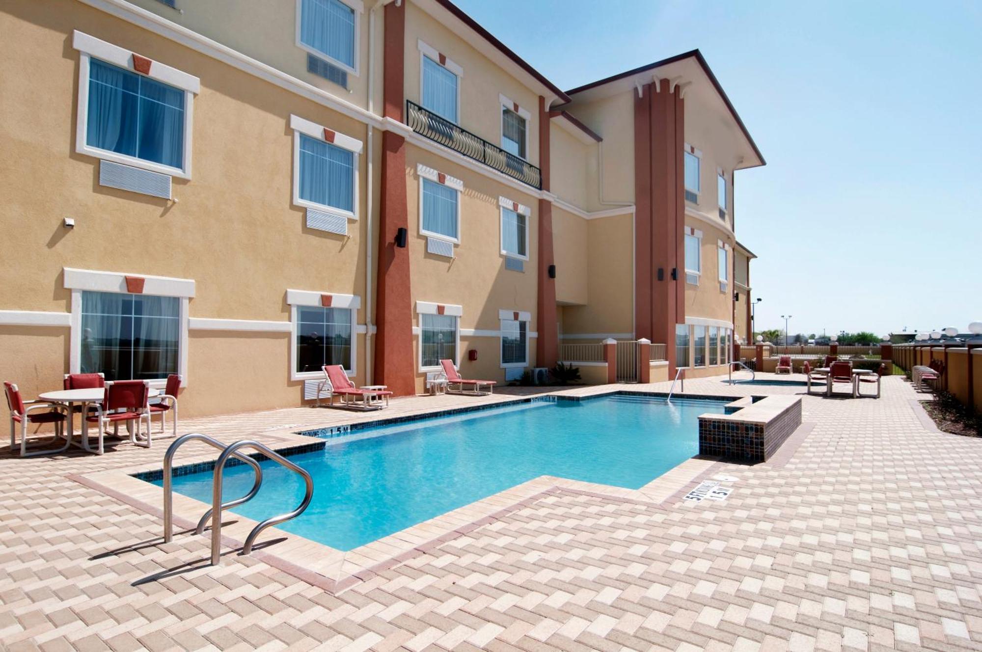 Super 8 By Wyndham Hidalgo At La Plaza Mall & Mcallen Airport Buitenkant foto