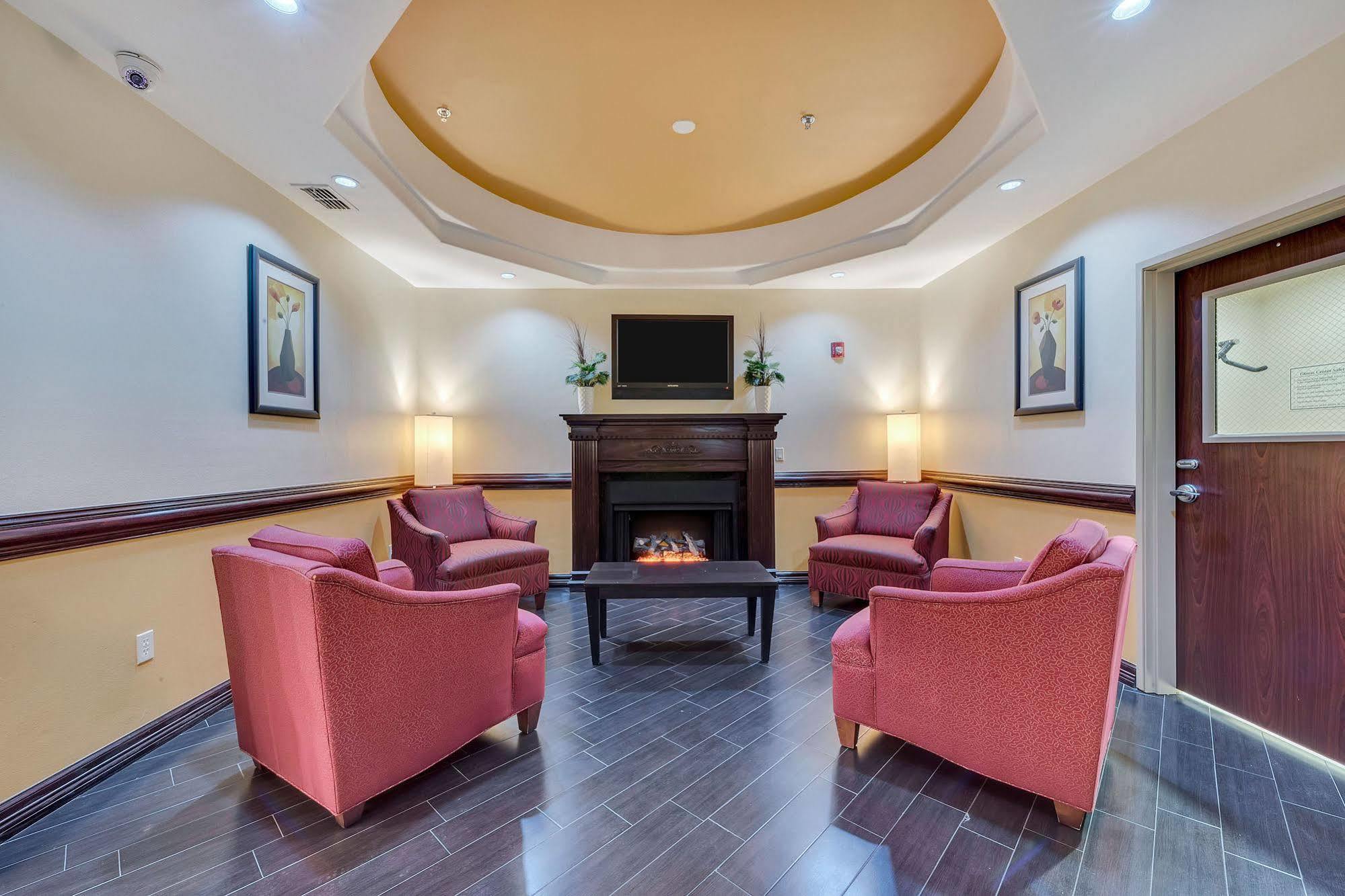 Super 8 By Wyndham Hidalgo At La Plaza Mall & Mcallen Airport Buitenkant foto