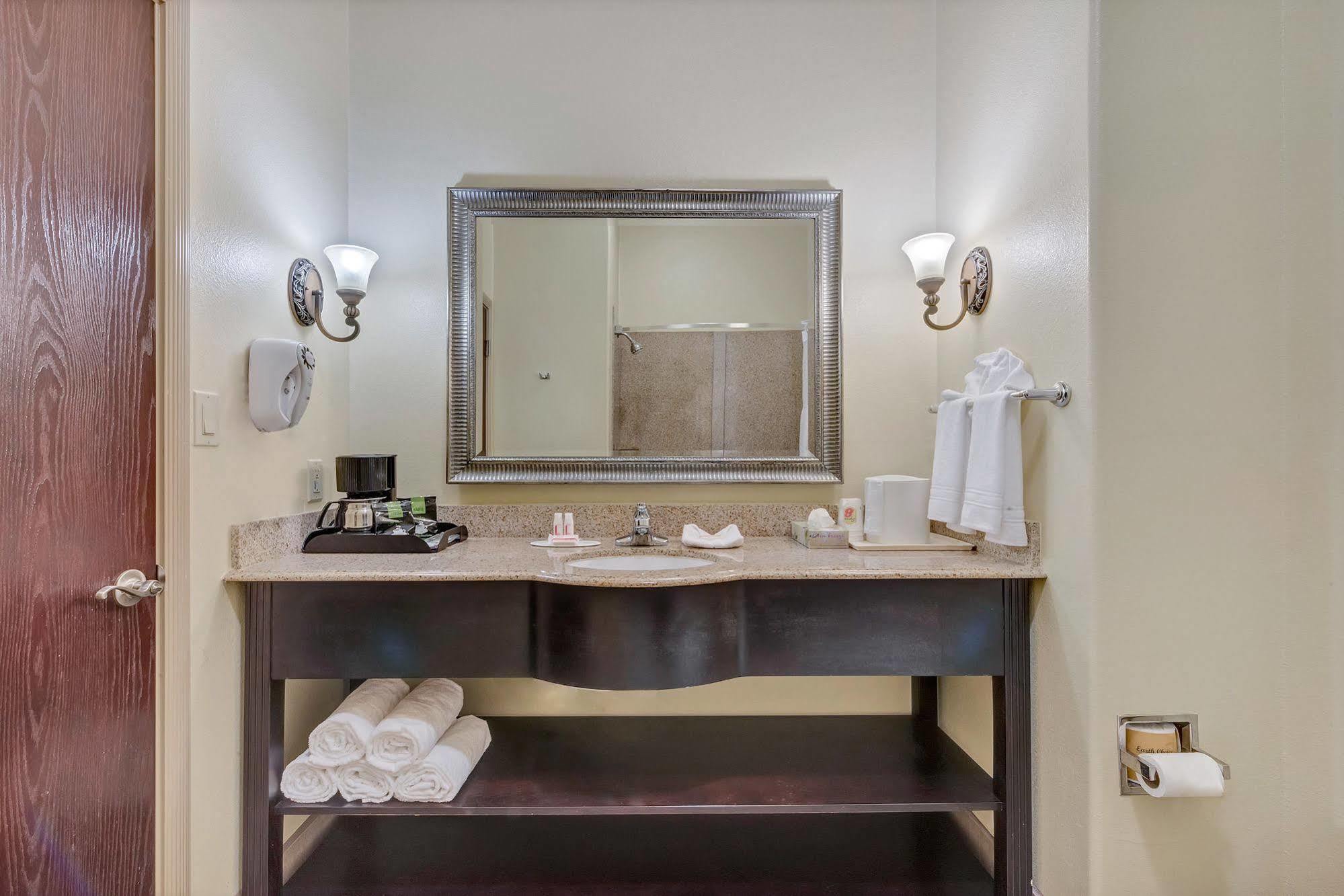 Super 8 By Wyndham Hidalgo At La Plaza Mall & Mcallen Airport Buitenkant foto