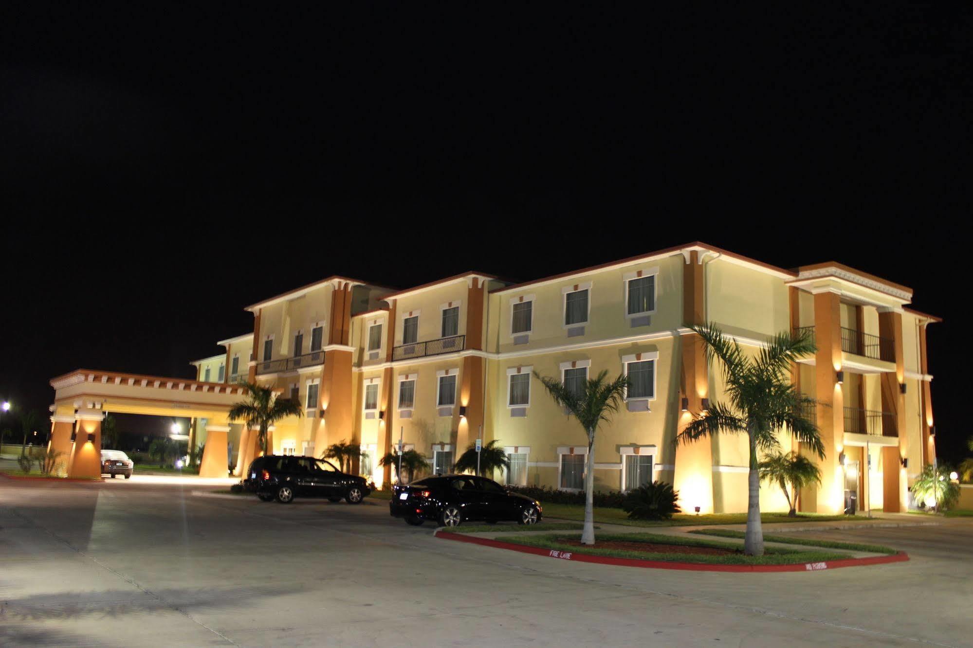 Super 8 By Wyndham Hidalgo At La Plaza Mall & Mcallen Airport Buitenkant foto