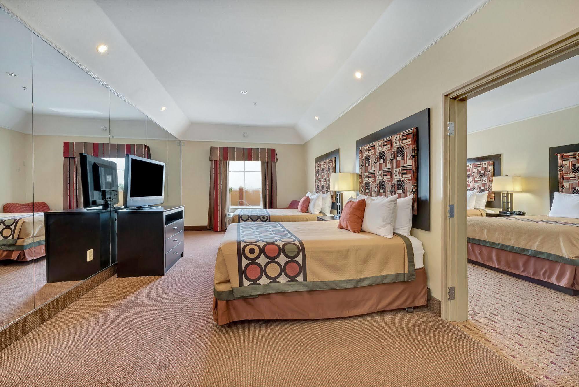 Super 8 By Wyndham Hidalgo At La Plaza Mall & Mcallen Airport Buitenkant foto